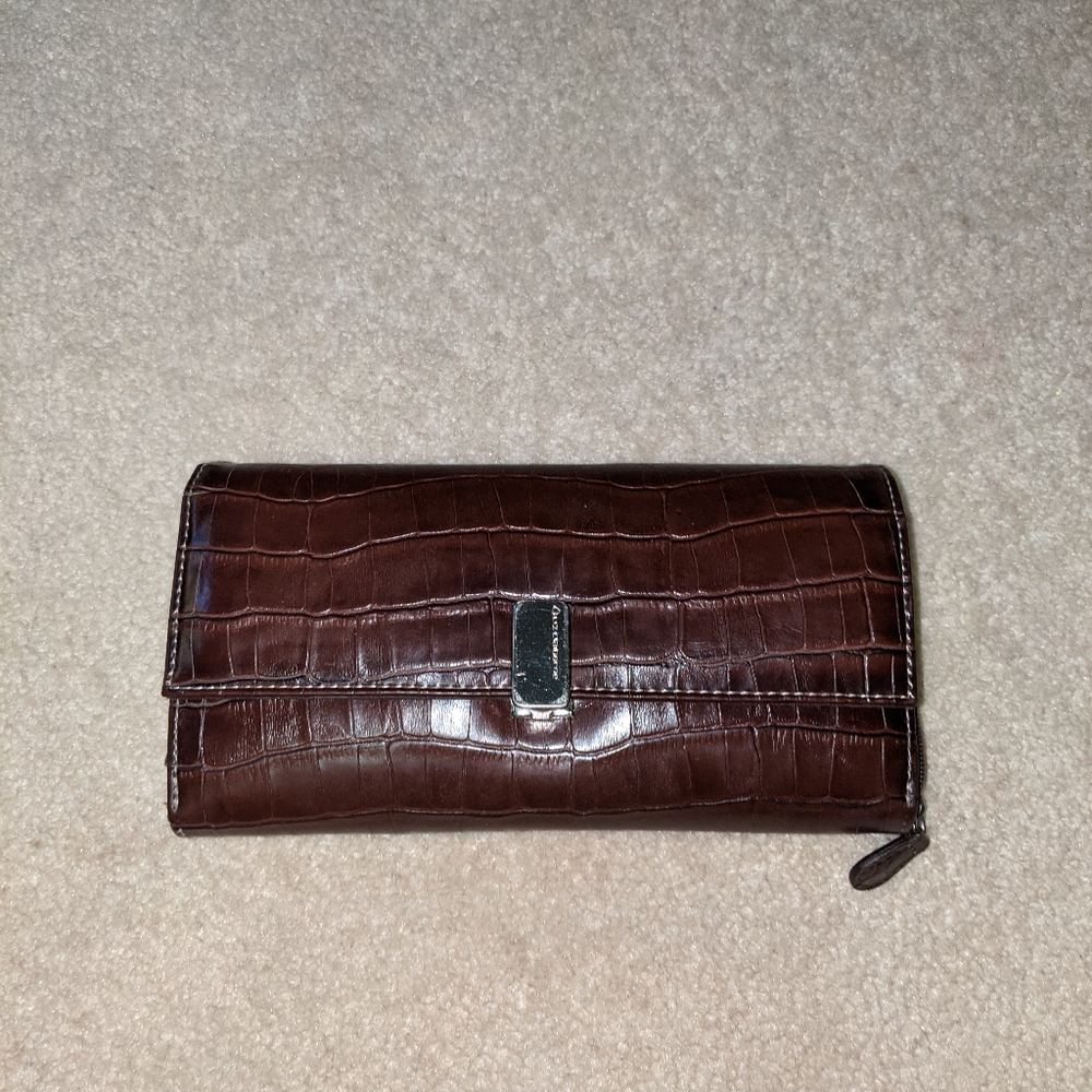 Liz claiborne wallet - Picture 1 of 15